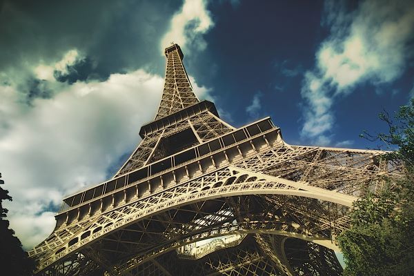 The Eiffel Tower (horizontal)