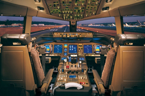 Airplane Boeing 777-200 Flight Deck
