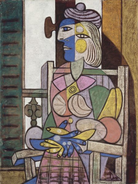 Femme assise devant la fenetre